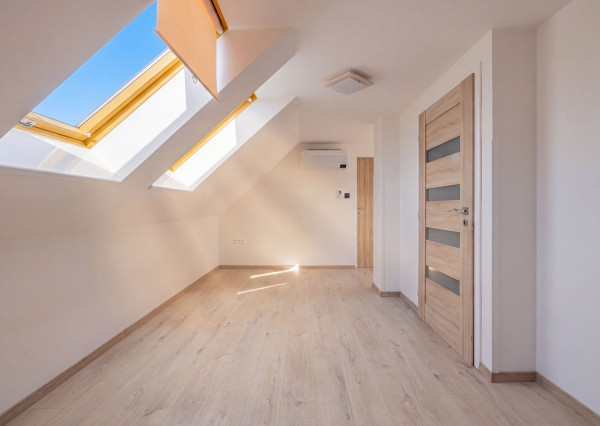 Na predaj čiastočne zariadený rodinný dom v obci Ďurďošík