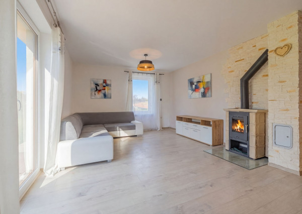 Na predaj čiastočne zariadený rodinný dom v obci Ďurďošík