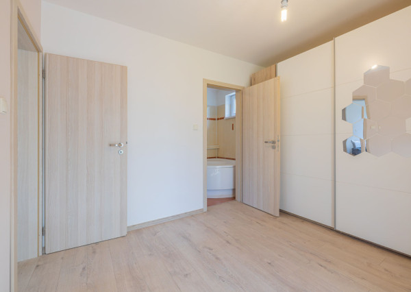 Na predaj čiastočne zariadený rodinný dom v obci Ďurďošík