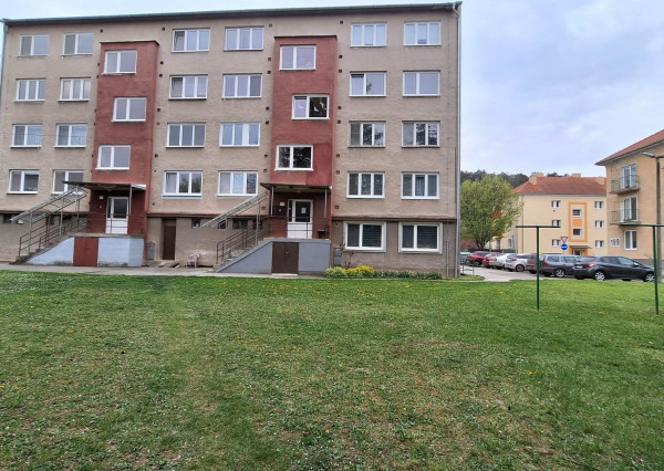 Na predaj 3-izbový byt v pôvodnom stave v Partizánskom