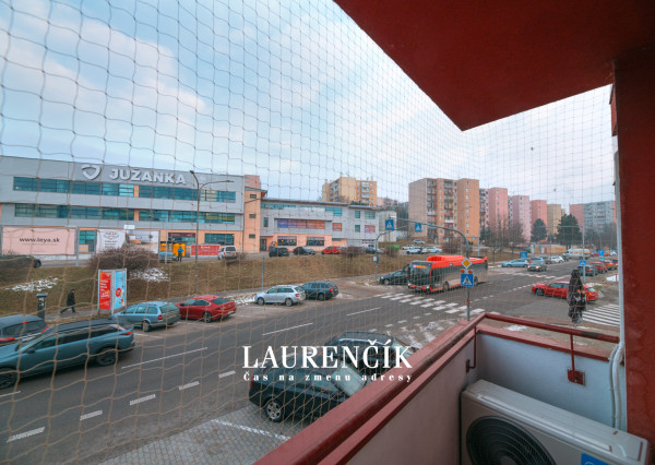 NA PRENÁJOM | 2 - IZBOVÝ BYT S PARKOVACÍM MIESTOM V TRENČÍNE
