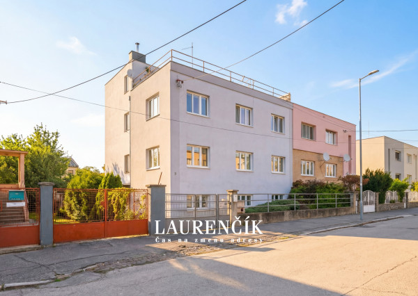 NA PREDAJ | 3-IZBOVÝ BYT SO SÚKROMNOU TERASOU S VÝHĽADOM NA HRAD  + GARSÓNKA V CENE