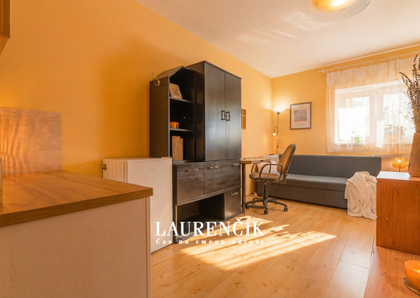 NA PREDAJ | 3-IZBOVÝ BYT SO SÚKROMNOU TERASOU S VÝHĽADOM NA HRAD  + GARSÓNKA V CENE