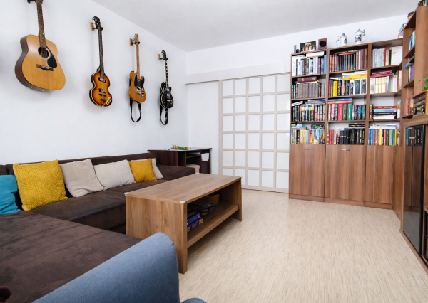 Na predaj kompletne zariadený 3-izbový byt v Bánovciach nad Bebravou