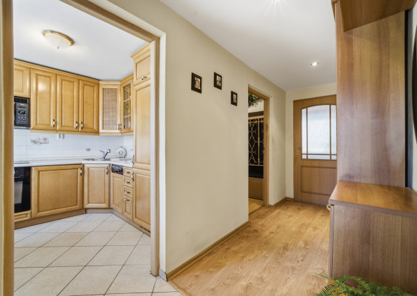 Na predaj samostatne stojaci 5-izbový rodinný dom v obci Jablonové