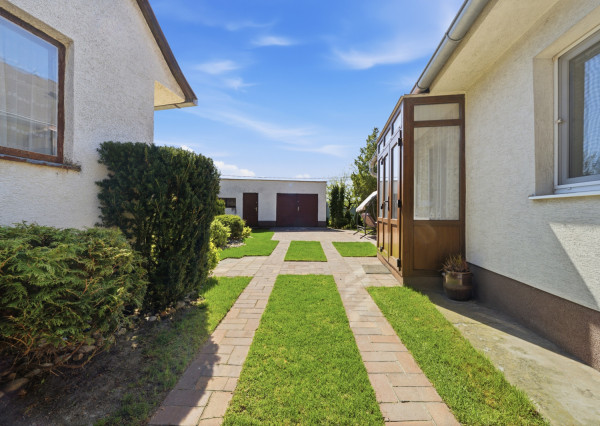 Na predaj samostatne stojaci 5-izbový rodinný dom v obci Jablonové