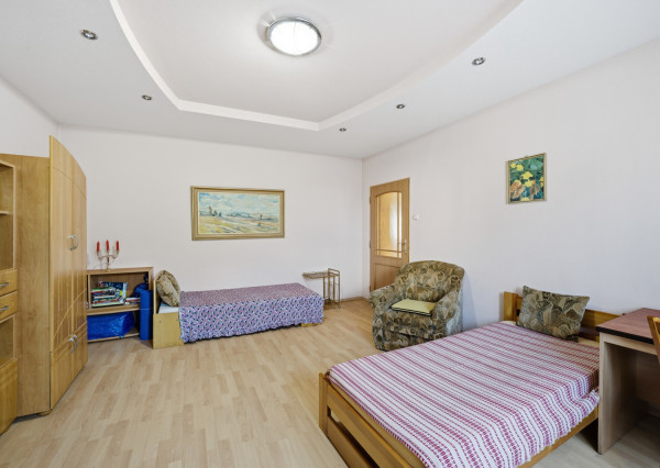 Na predaj samostatne stojaci 5-izbový rodinný dom v obci Jablonové