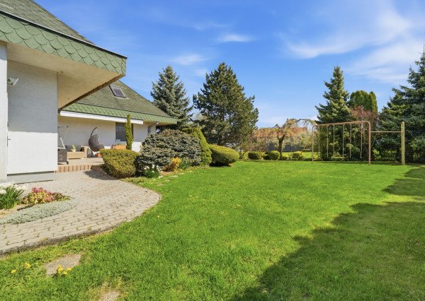 Na predaj samostatne stojaci 7-izbový rodinný dom v obci Jablonové