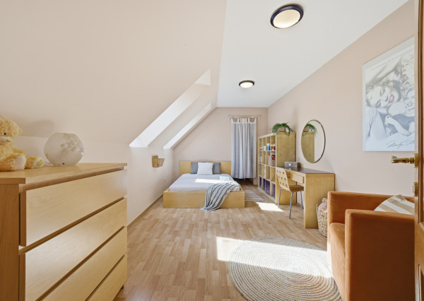 Na predaj samostatne stojaci 7-izbový rodinný dom v obci Jablonové