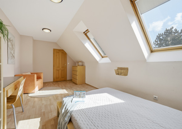 Na predaj samostatne stojaci 7-izbový rodinný dom v obci Jablonové