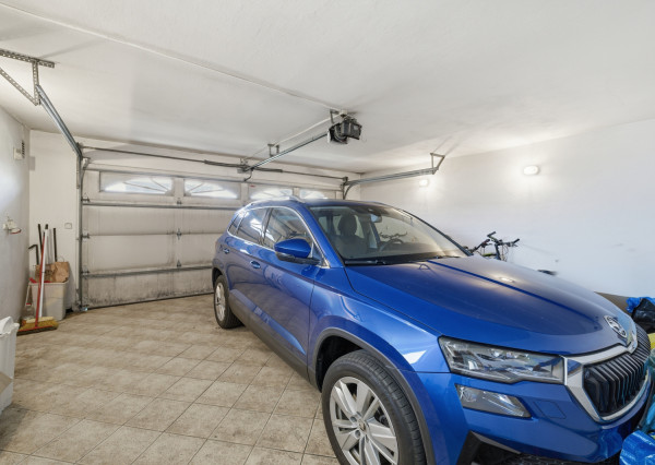 Na predaj samostatne stojaci 7-izbový rodinný dom v obci Jablonové