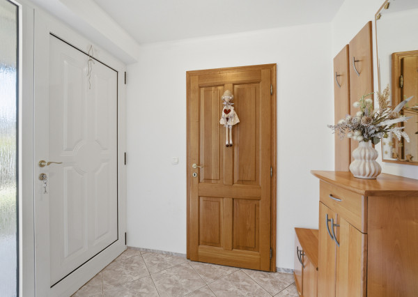 Na predaj samostatne stojaci 7-izbový rodinný dom v obci Jablonové