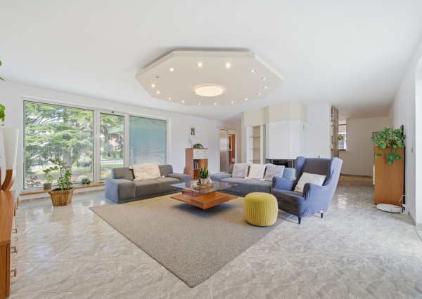 Na predaj samostatne stojaci 7-izbový rodinný dom v obci Jablonové