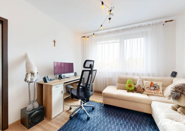 Predaj 3-izbového bytu s loggiou v Petržalke