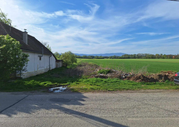 Na predaj stavebný pozemok v obci Chudá Lehota