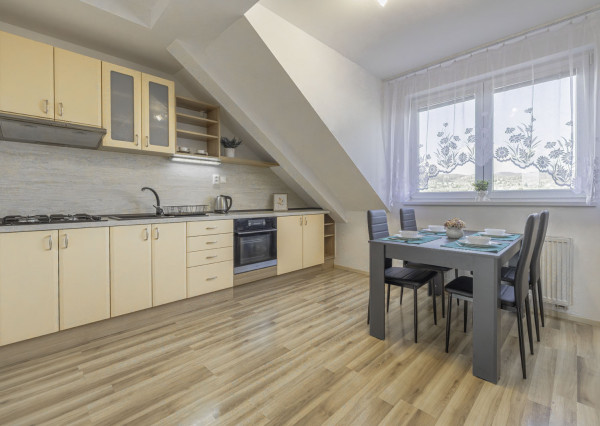 Na prenájom 2-izbový podkrovný byt s výhľadom v Prešove