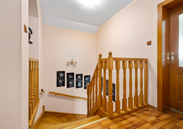 Na predaj 6-izbový rodinný dom s krásnou záhradou v Šamoríne