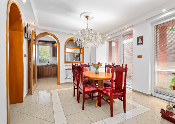 Na predaj 6-izbový rodinný dom s krásnou záhradou v Šamoríne