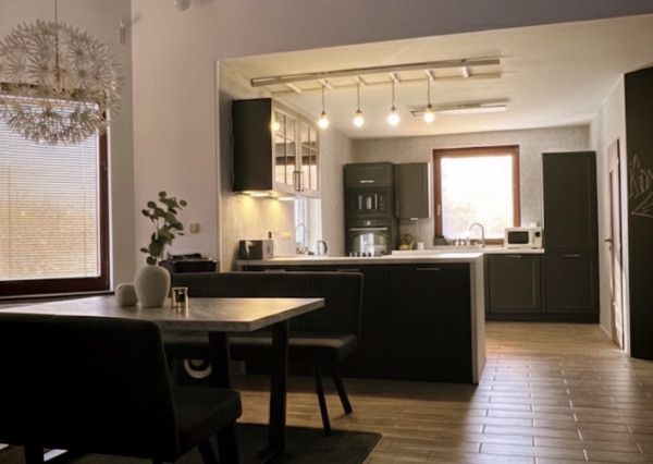 Na predaj priestranný, zariadený rodinný dom v Cerovej