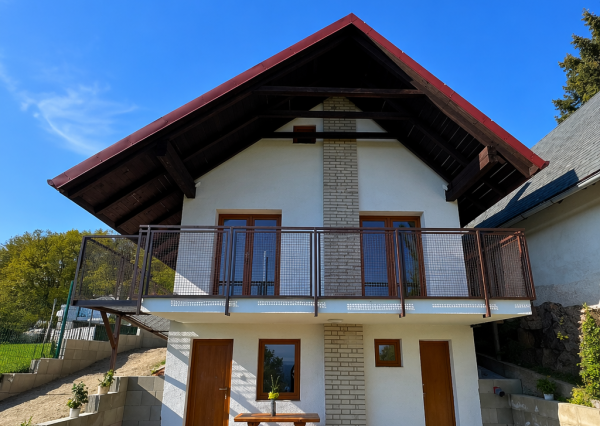 Na predaj chata s panoramatickým výhľadom na Bratislavu