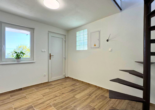 Na predaj chata s panoramatickým výhľadom na Bratislavu