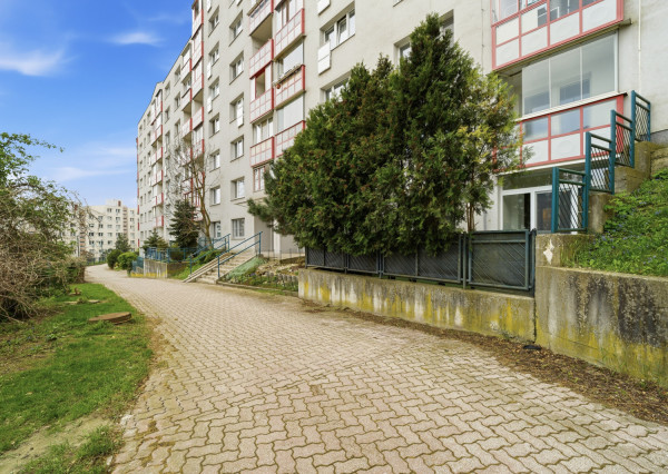 Na predaj kompletne zariadený 1-izbový byt v Bratislave - Dlhé Diely