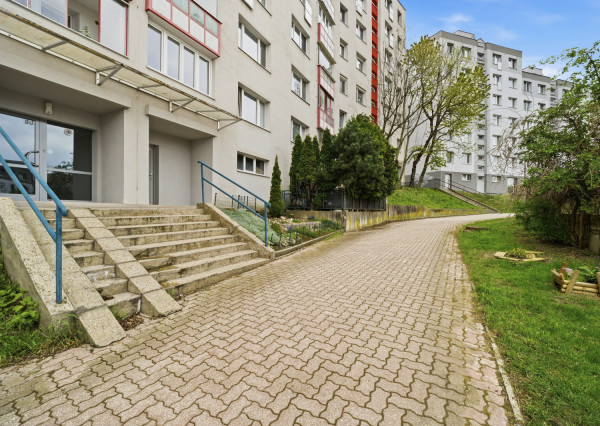 Na predaj kompletne zariadený 1-izbový byt v Bratislave - Dlhé Diely