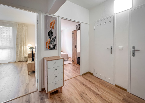 Na prenájom kompletne zrekonštruovaný 2-izbový byt v Trenčíne - Juh I