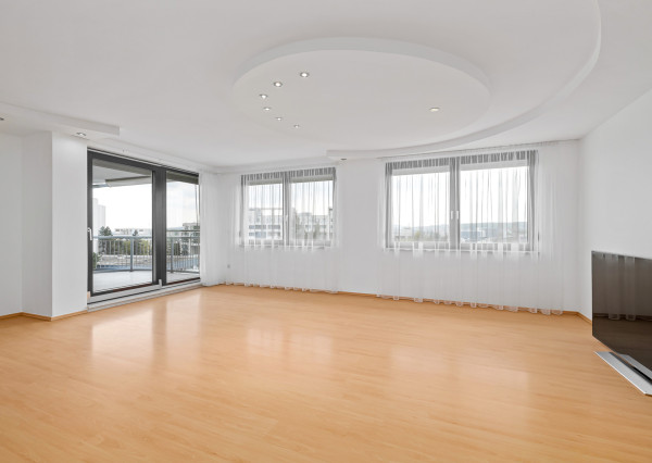 Na prenájom priestranný 5-izbový mezonet v Starom Meste