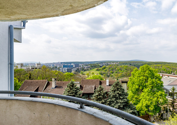 Na prenájom priestranný 5-izbový mezonet v Starom Meste