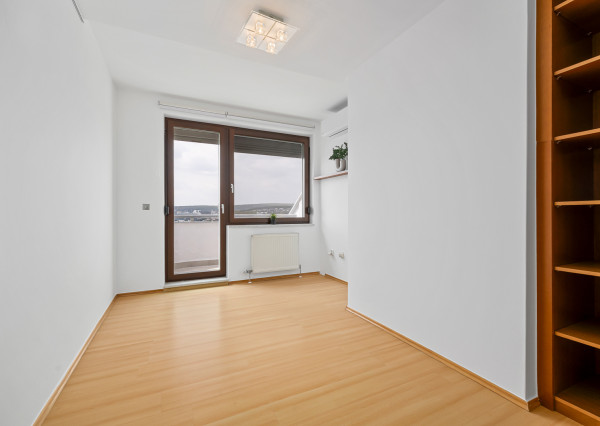 Na prenájom priestranný 5-izbový mezonet v Starom Meste