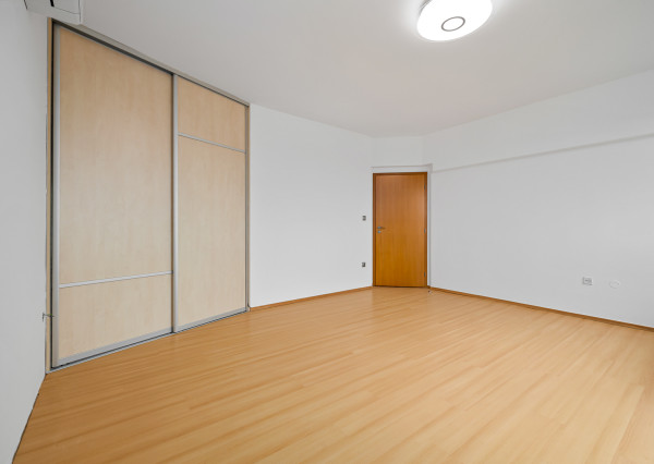 Na prenájom priestranný 5-izbový mezonet v Starom Meste