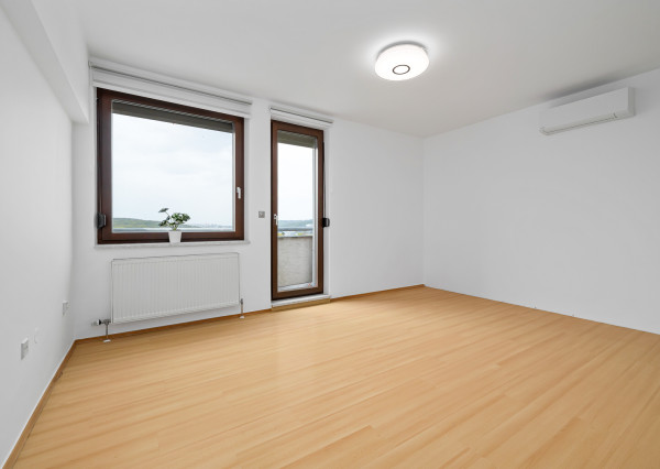 Na predaj luxusný mezonet s terasou a garážou v Starom meste