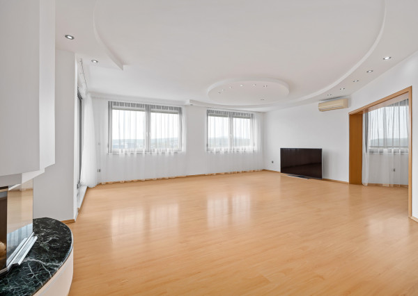 Na predaj luxusný mezonet s terasou a garážou v Starom meste