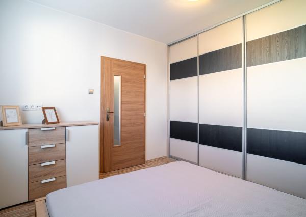 Na prenájom vkusný 2-izbový byt v príjemnej časti Dúbravky