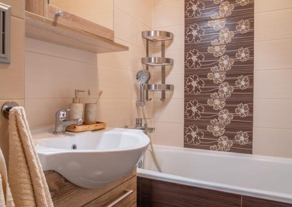 Na prenájom vkusný 2-izbový byt v príjemnej časti Dúbravky