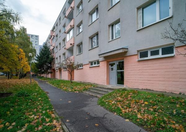 Na prenájom vkusný 2-izbový byt v príjemnej časti Dúbravky