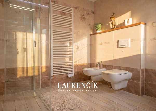 NA PREDAJ | RODINNÝ DOM S VÝHĽADOM NA VRŠATEC - ILAVA, KLOBUŠICE