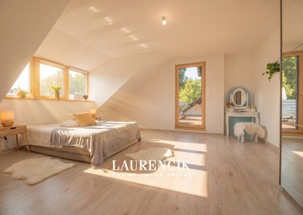 NA PREDAJ | RODINNÝ DOM S VÝHĽADOM NA VRŠATEC - ILAVA, KLOBUŠICE