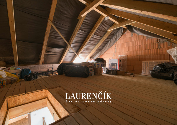 NA PREDAJ | RODINNÝ DOM S VÝHĽADOM NA VRŠATEC - ILAVA, KLOBUŠICE