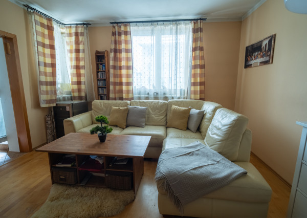 Na predaj čiastočne zariadený 3-izbový byt vo Vrakuni