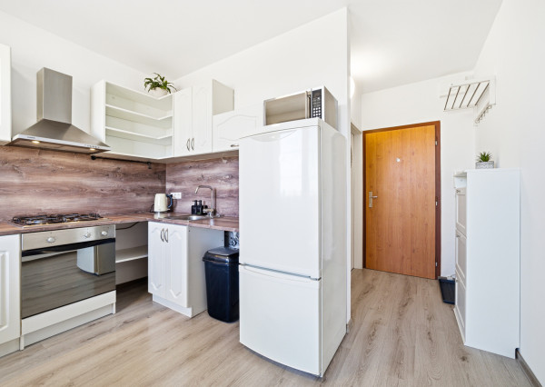 Na prenájom 1-izbový byt s loggiou v centre Senca