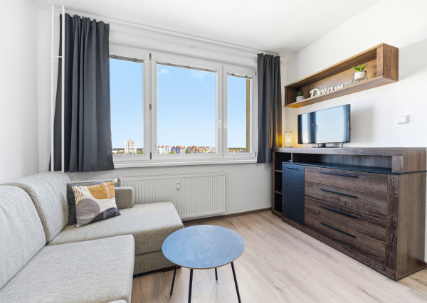 Na prenájom 1-izbový byt s loggiou v centre Senca