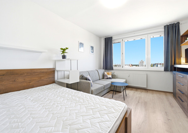 Na prenájom 1-izbový byt s loggiou v centre Senca