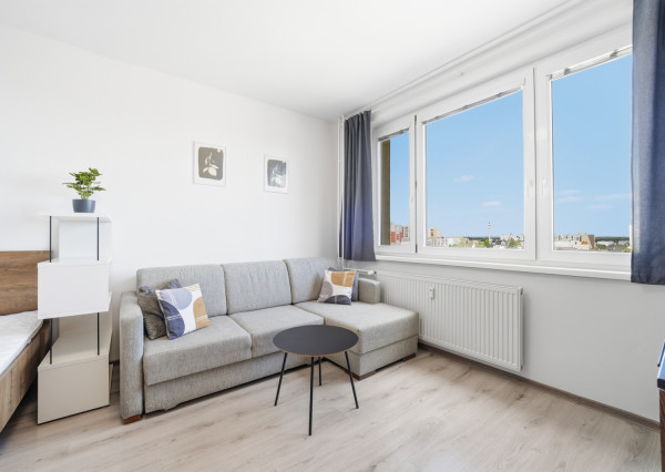 Na prenájom 1-izbový byt s loggiou v centre Senca