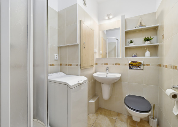 Na prenájom 1-izbový byt s loggiou v centre Senca