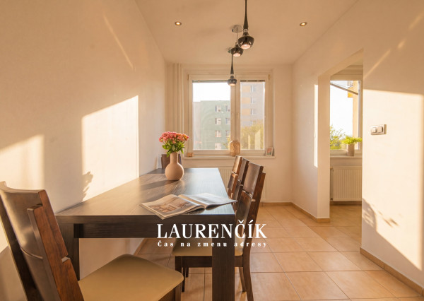 NA PREDAJ | PRIESTRANNÝ  3 -IZBOVÝ BYT NA SIHOTI V TRENČÍNE