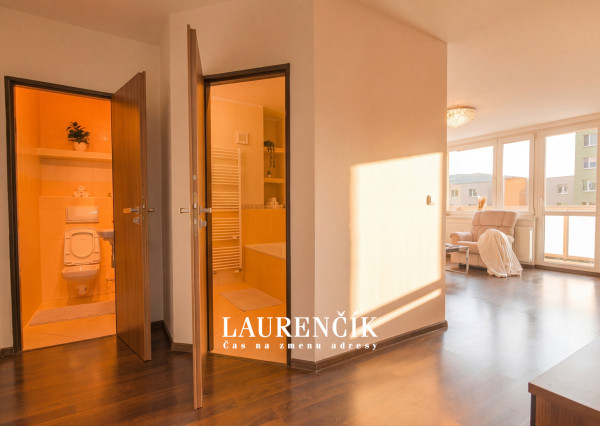 NA PREDAJ | PRIESTRANNÝ  3 -IZBOVÝ BYT NA SIHOTI V TRENČÍNE