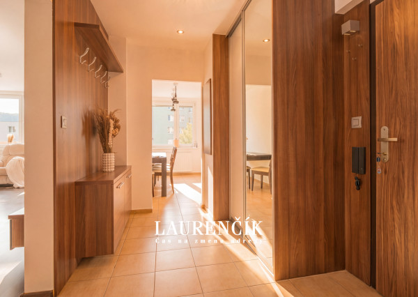 NA PREDAJ | PRIESTRANNÝ  3 -IZBOVÝ BYT NA SIHOTI V TRENČÍNE