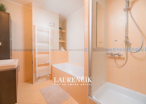 NA PREDAJ | PRIESTRANNÝ  3 -IZBOVÝ BYT NA SIHOTI V TRENČÍNE